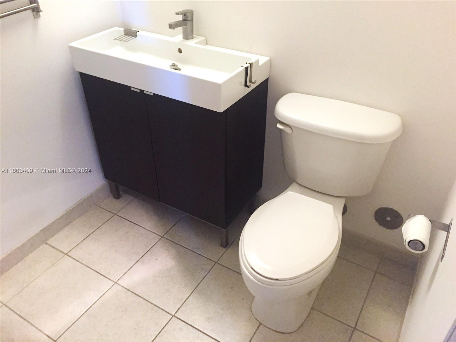 HOLLYWOOD STATION RES CON - Residential Lease