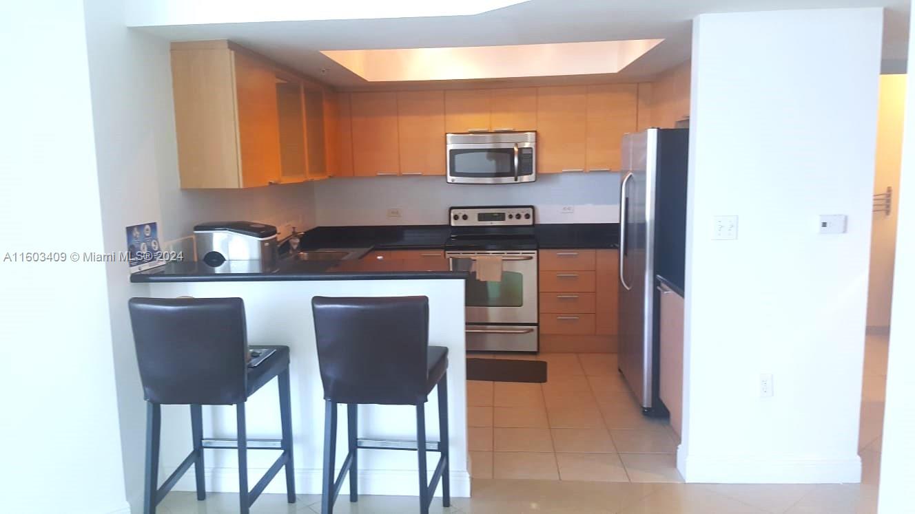 HOLLYWOOD STATION RES CON - Residential Lease