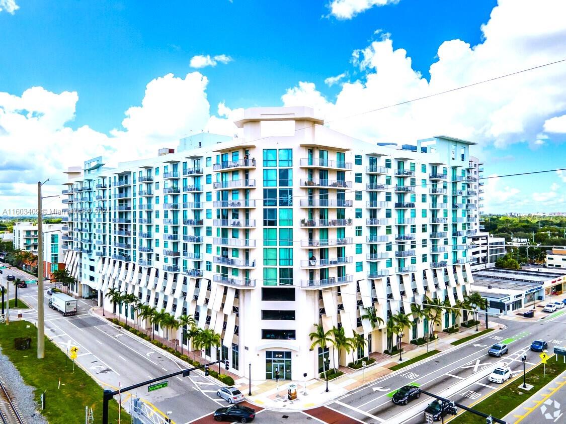 Spectacular, move-in ready, excellent condition 2 bedroom / 1.5 Bath Condo. Located at Hollywood downtown, 2 miles from the beach and a Short Distance to Many Restaurants, Shopping and More. Amenities include an Amazing Pool, with open Sundeck, Activity Room, Pool Table, Exercise Room, Elevator, Clubhouse, and On-Site Management. The modern kitchen is open to the dining area and offers stone countertops and stainless steel appliances. The floor design offers split bedrooms that are spacious and features oversized windows and sliders to the open-air balcony. Condo offers renovated interiors, upgraded amenities, 24-hour front desk, valet parking for daily guests, management on site, & the best location.
Pet-friendly up to 35 pounds with max 2 pets. Minimums Credit Score require 575.