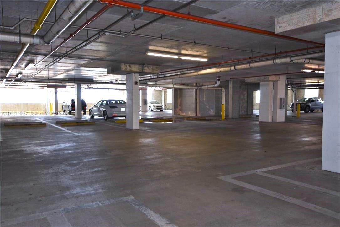 HOLLYWOOD STATION RES CON - Residential Lease