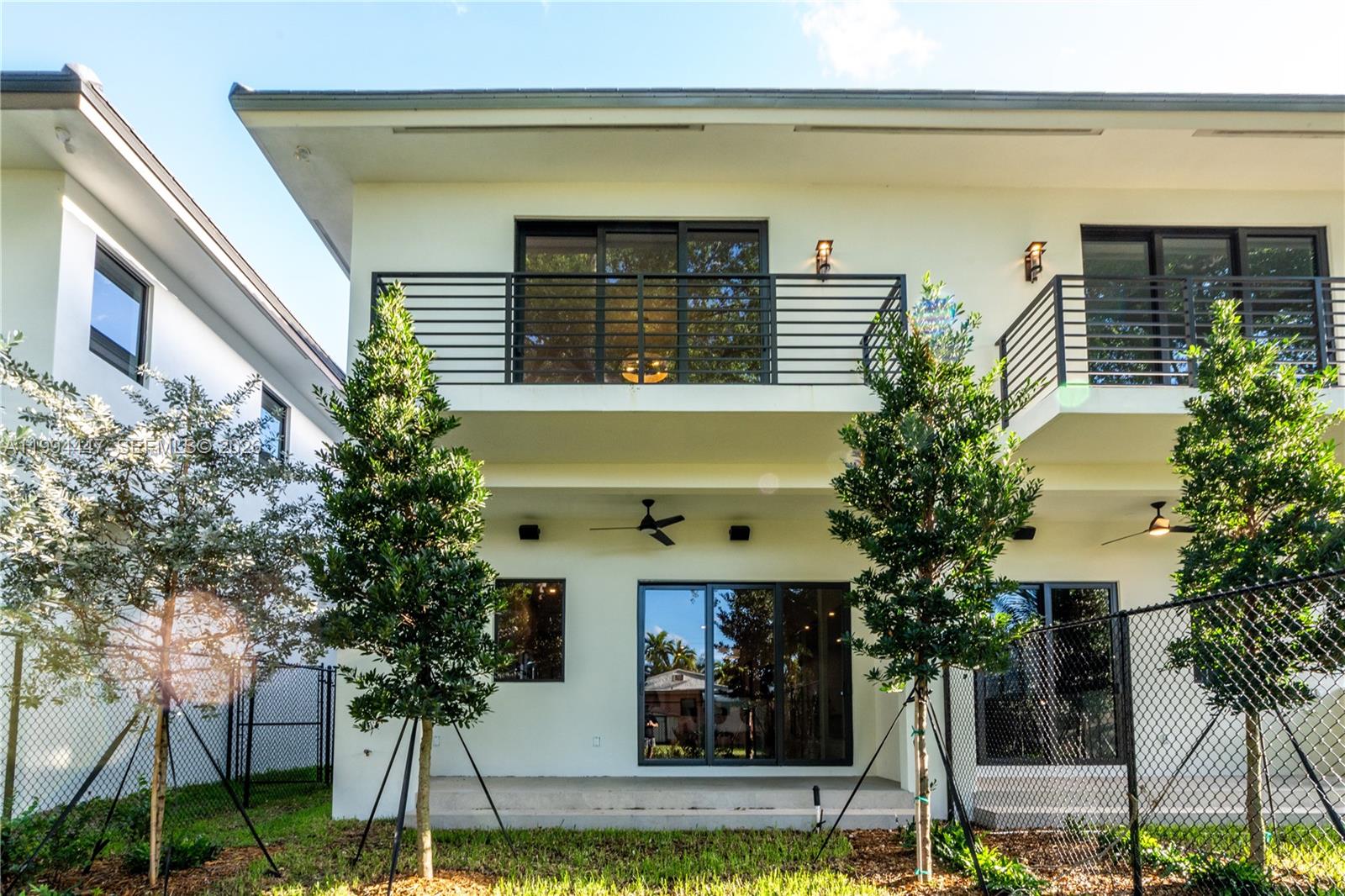 AMND MIAMI SUBURBAN ACRES - Residential