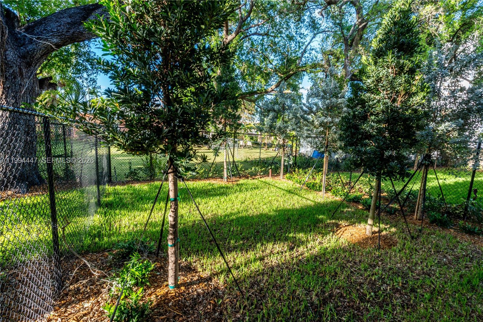 AMND MIAMI SUBURBAN ACRES - Residential