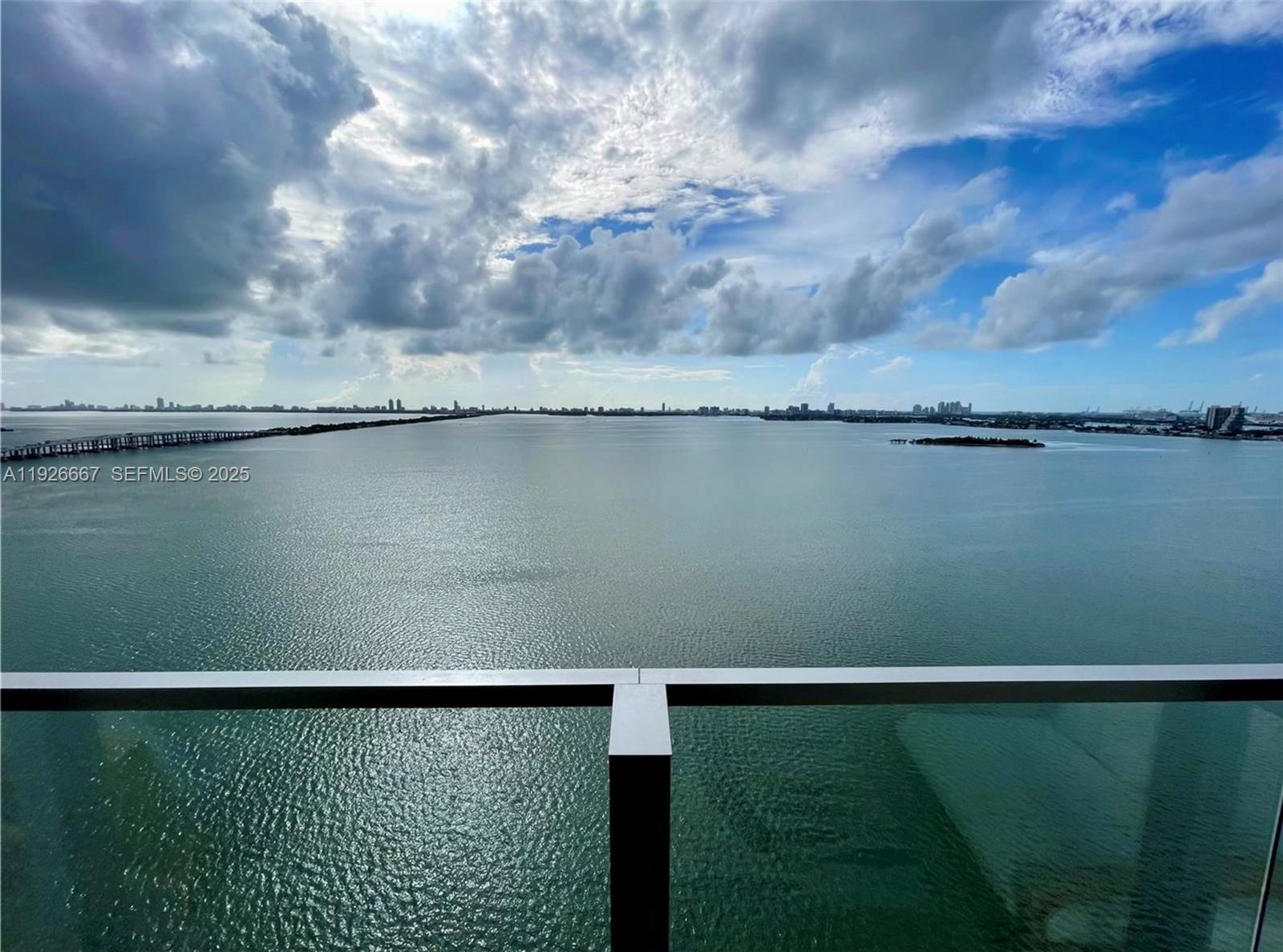 2900 NE 7th Ave 2006