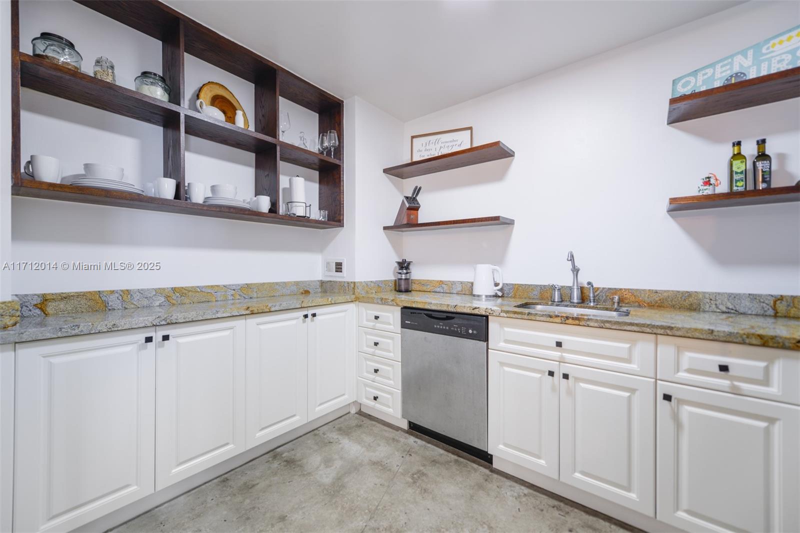 ADMIRAL TOWERS CONDO - Residential