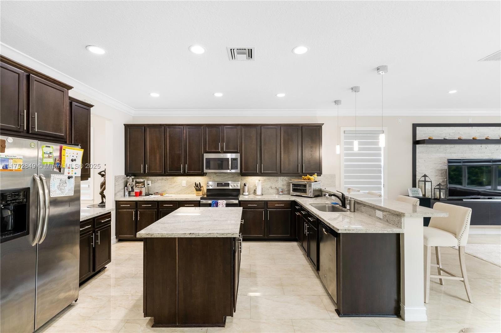 TRAILS AT CANYON - Residential Lease
