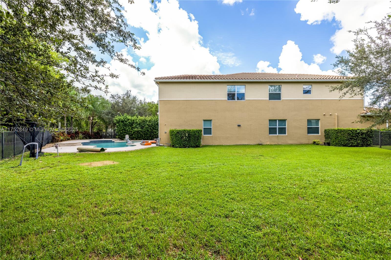 TRAILS AT CANYON - Residential Lease