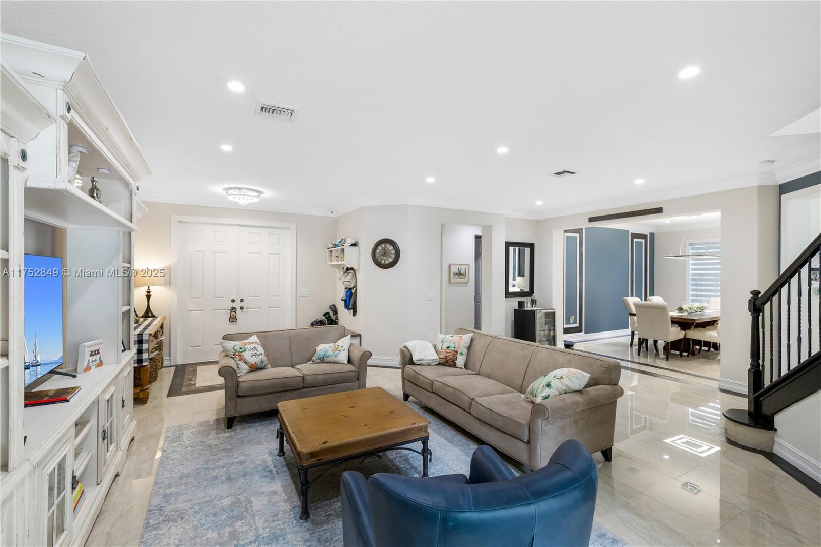 TRAILS AT CANYON - Residential Lease