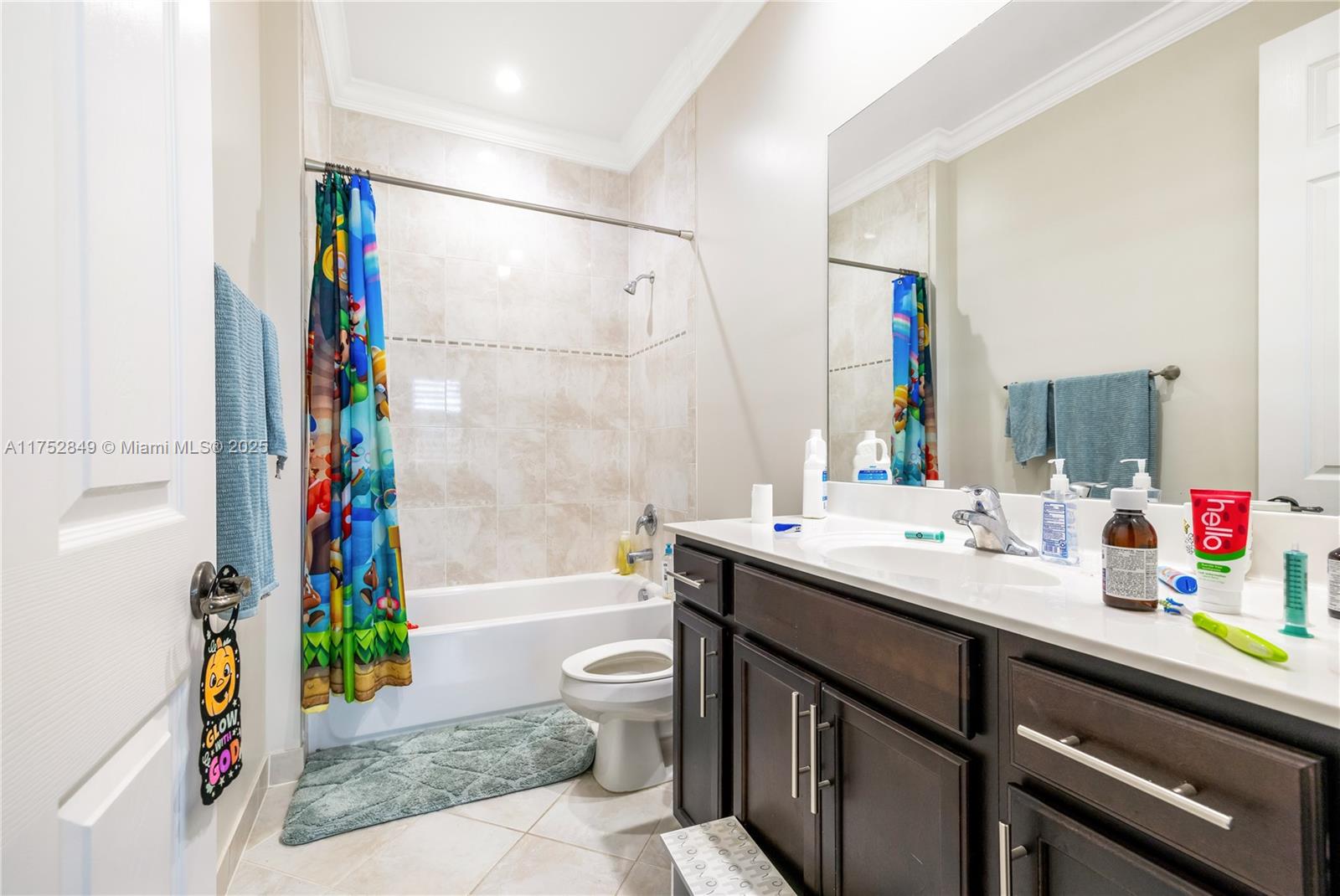 TRAILS AT CANYON - Residential Lease