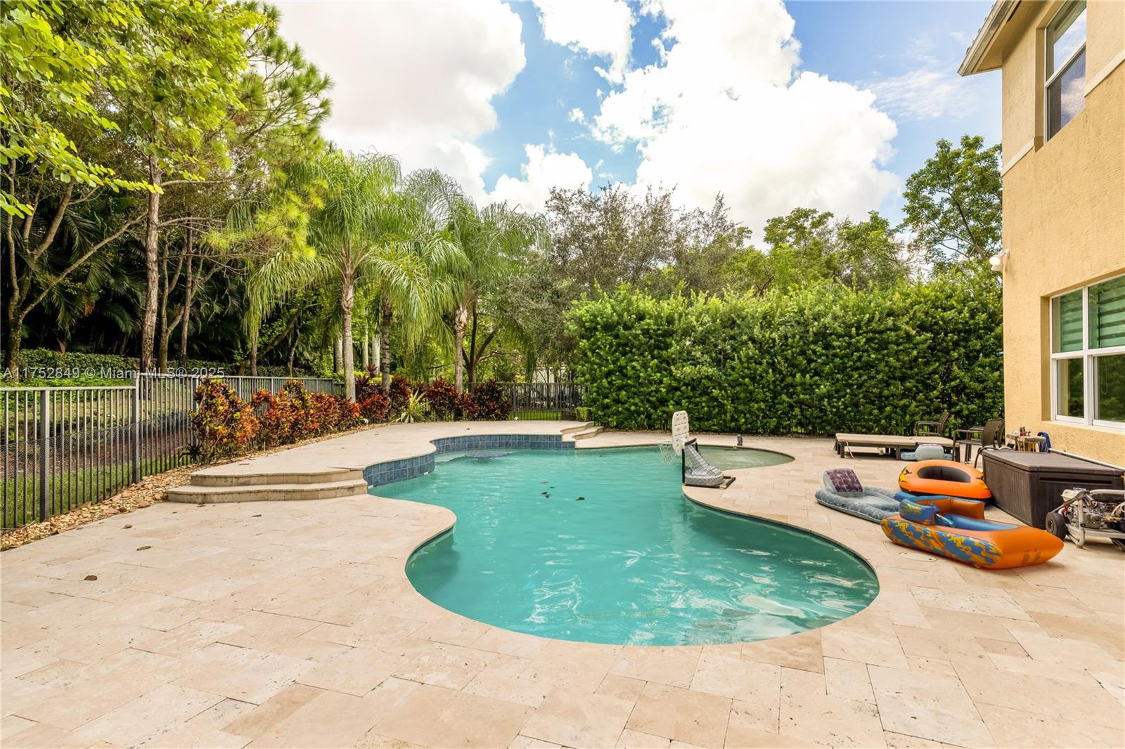 TRAILS AT CANYON - Residential Lease