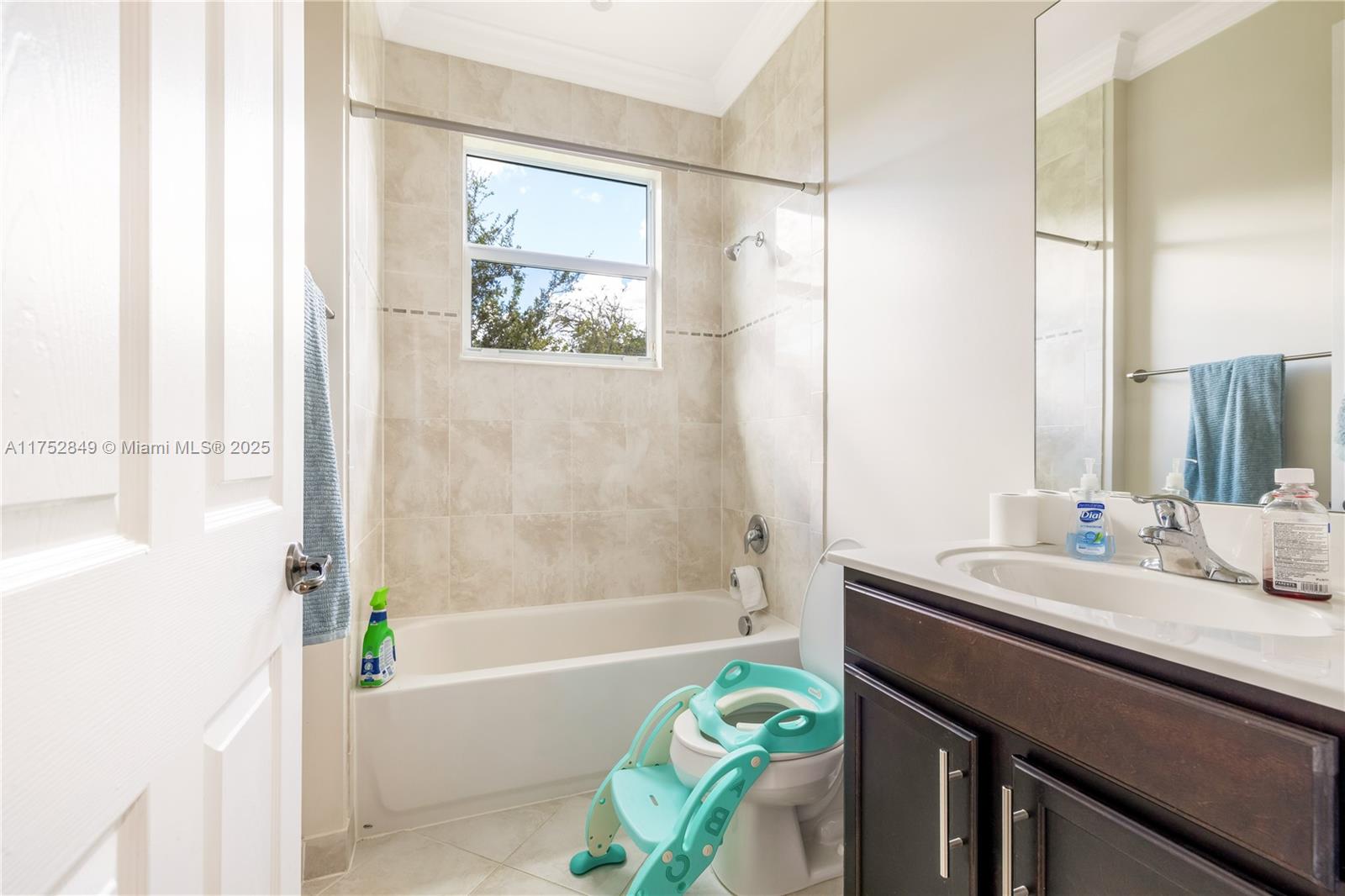 TRAILS AT CANYON - Residential Lease