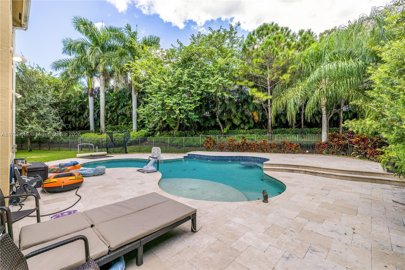TRAILS AT CANYON - Residential Lease