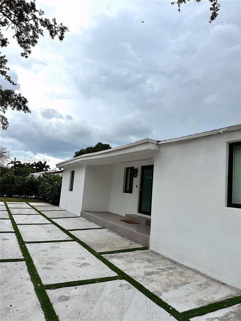 Single Family Residence in Miami FL 4630 3rd St.jpg