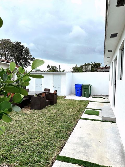 Single Family Residence in Miami FL 4630 3rd St 21.jpg