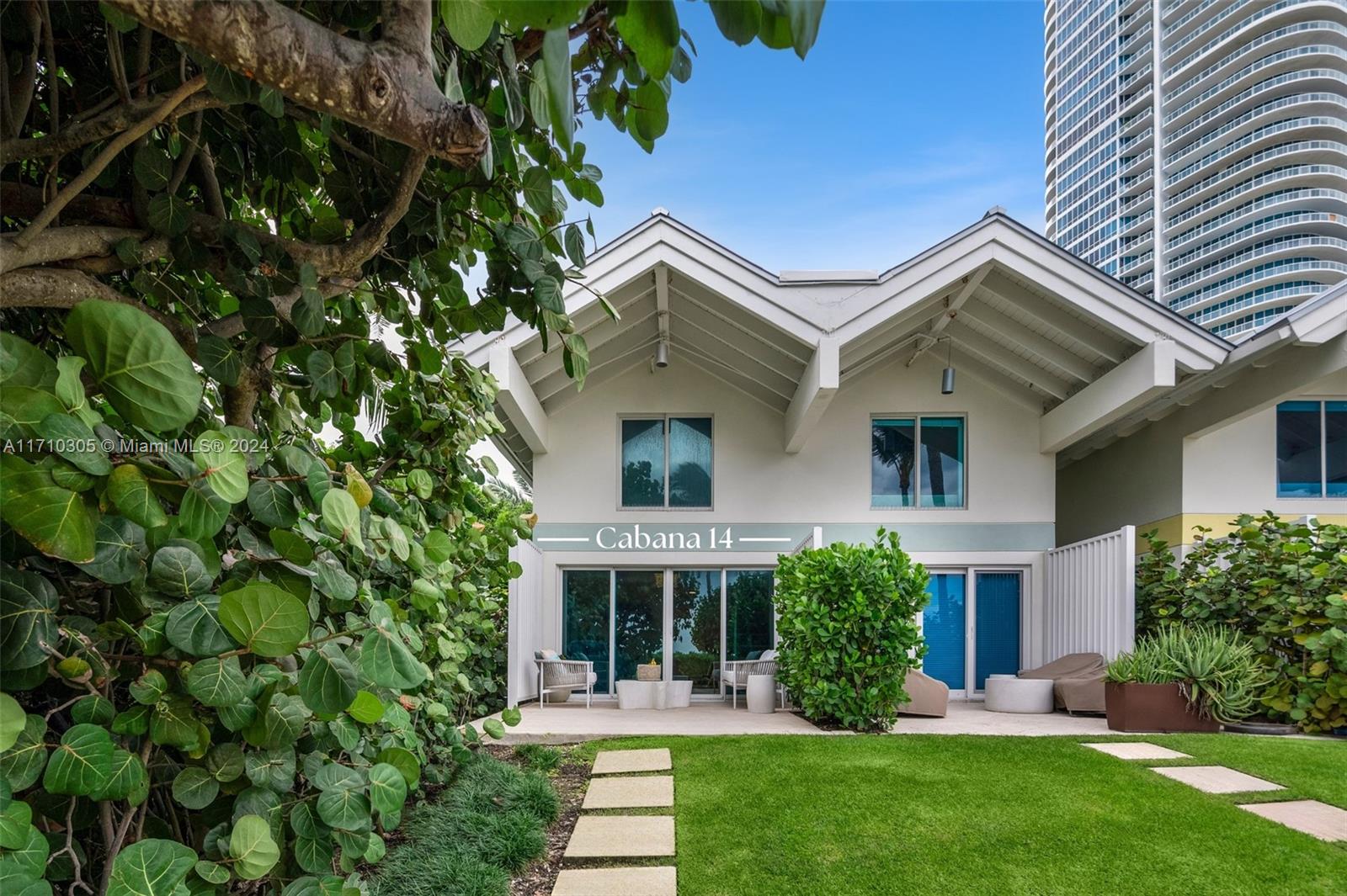 Property for Sale at 100 S Pointe Dr Caba 14, Miami Beach, Miami-Dade County, Florida - Bedrooms: 1 
Bathrooms: 1  - $2,150,000