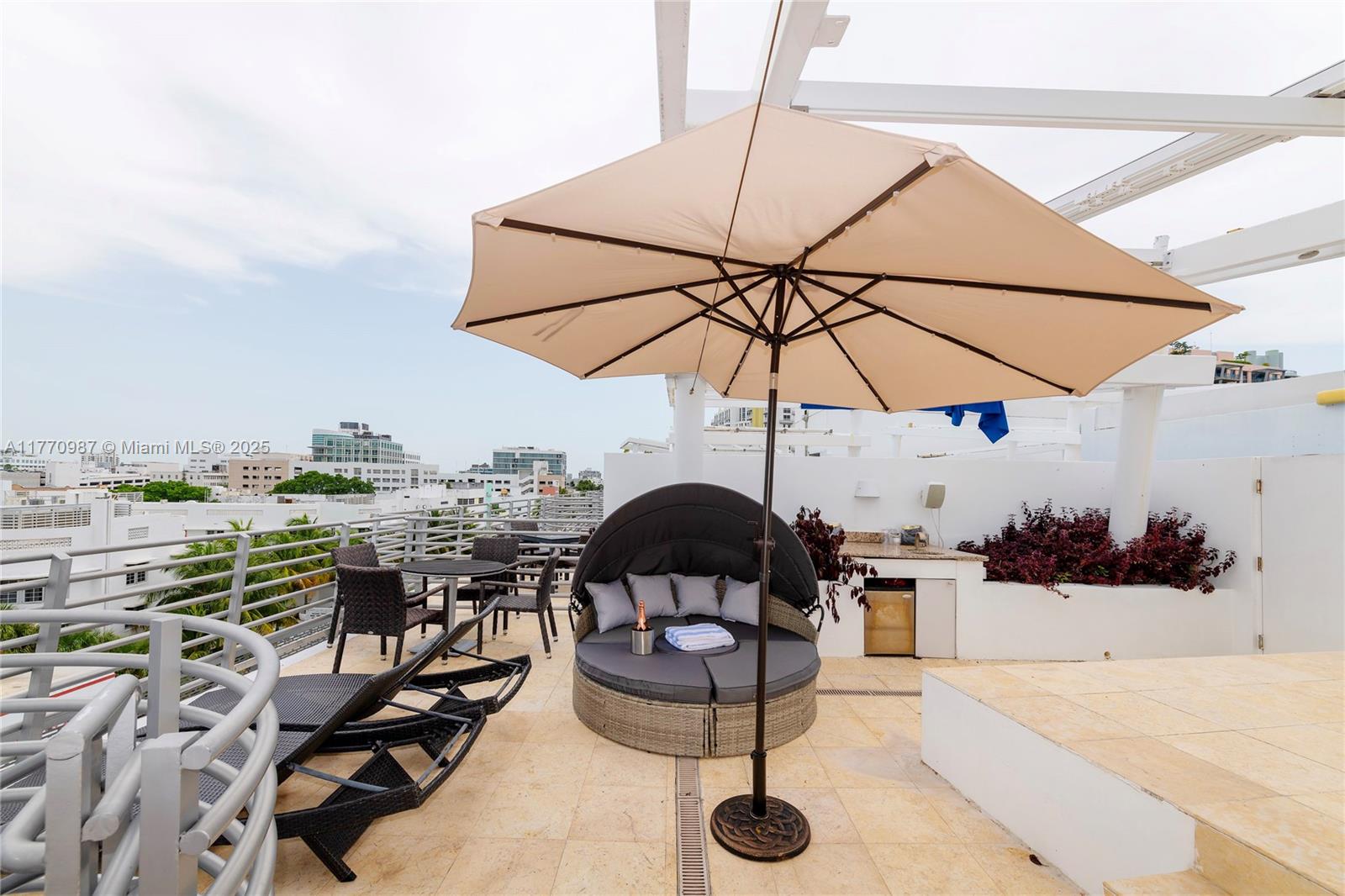 DE SOLEIL S BCH RESIDENTI - Residential