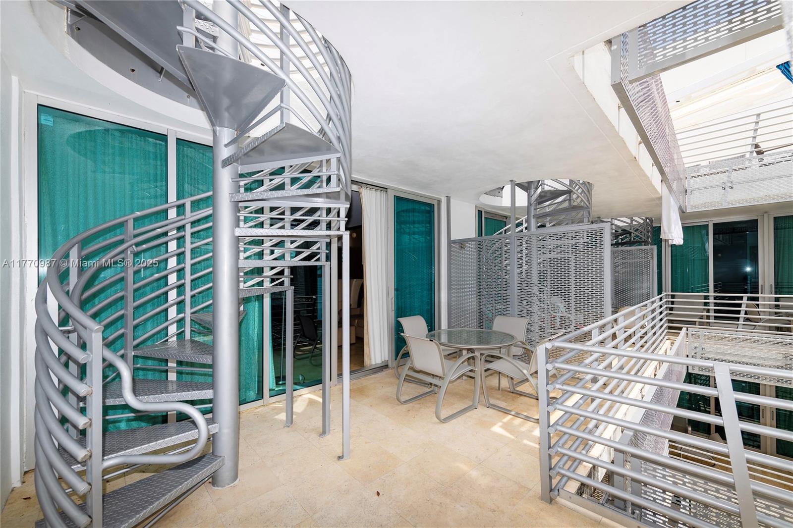 DE SOLEIL S BCH RESIDENTI - Residential