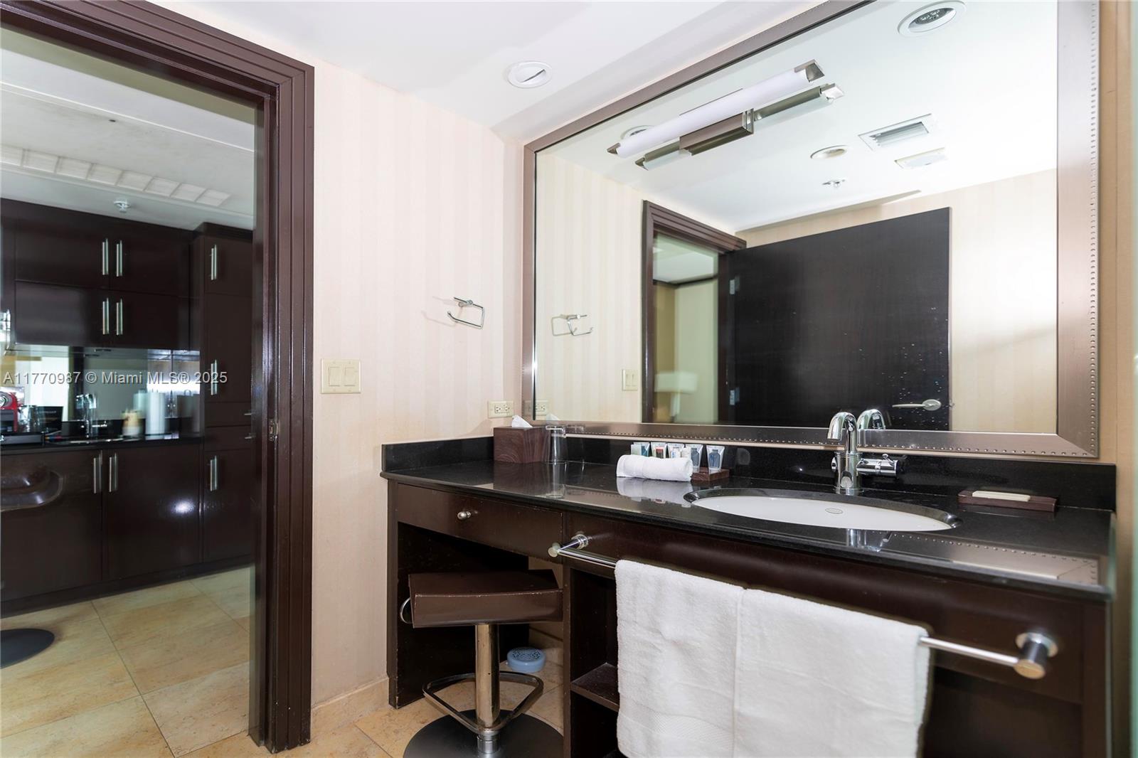 DE SOLEIL S BCH RESIDENTI - Residential