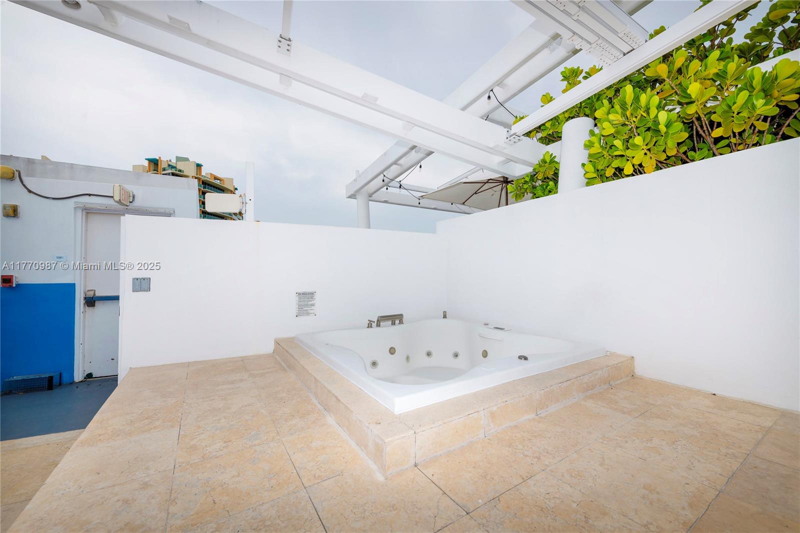 DE SOLEIL S BCH RESIDENTI - Residential