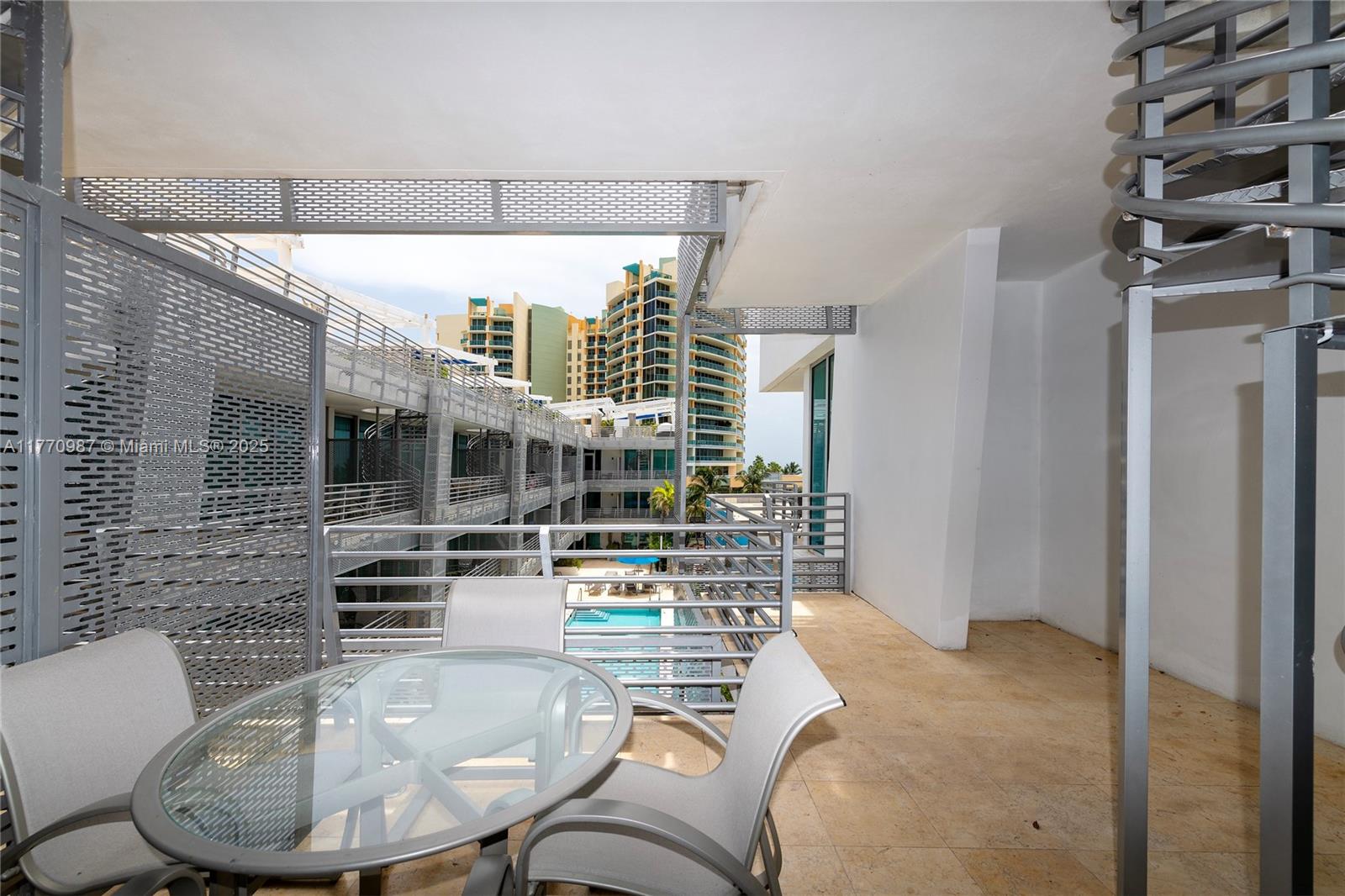 DE SOLEIL S BCH RESIDENTI - Residential