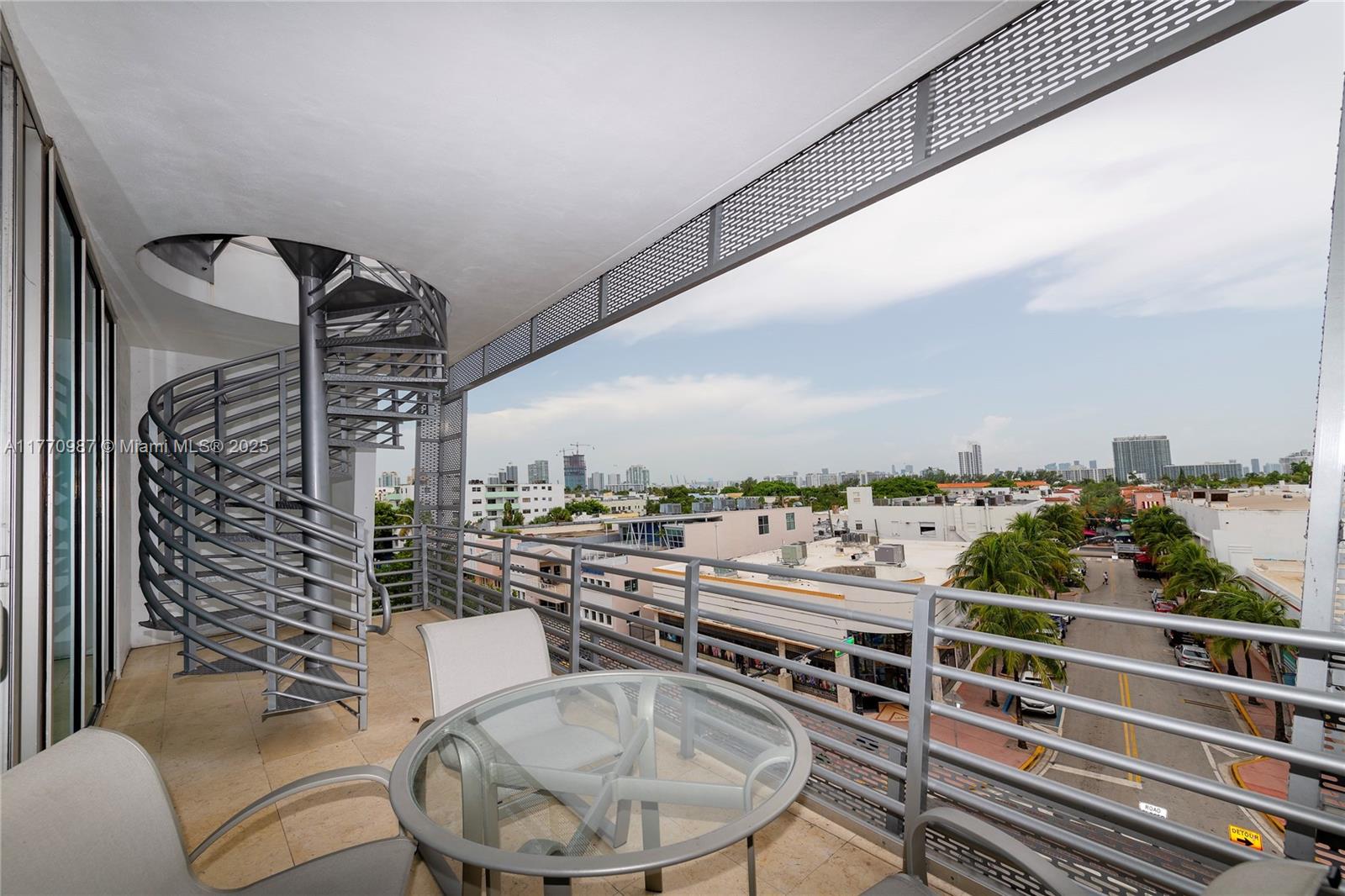 DE SOLEIL S BCH RESIDENTI - Residential
