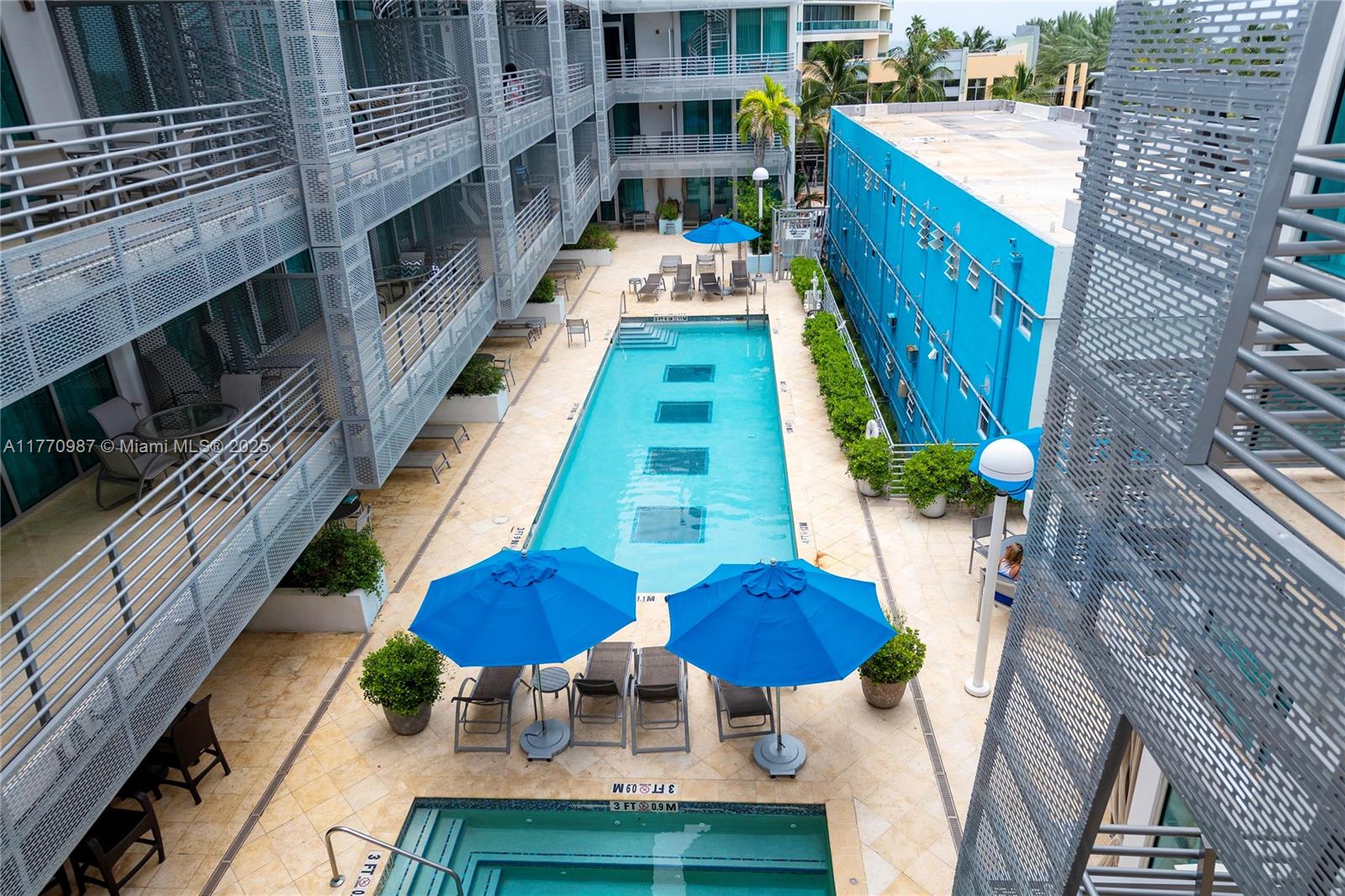 DE SOLEIL S BCH RESIDENTI - Residential