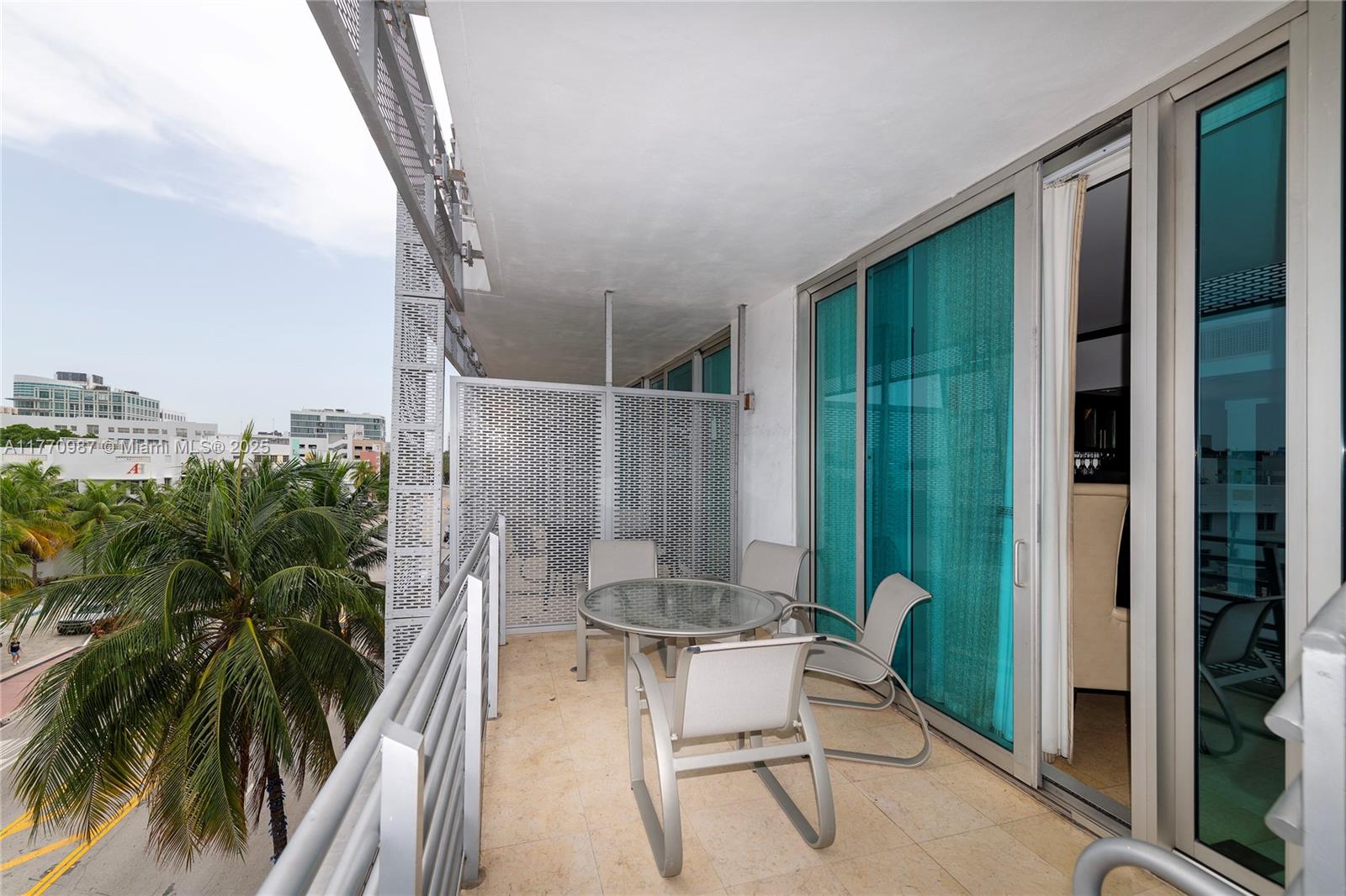 DE SOLEIL S BCH RESIDENTI - Residential