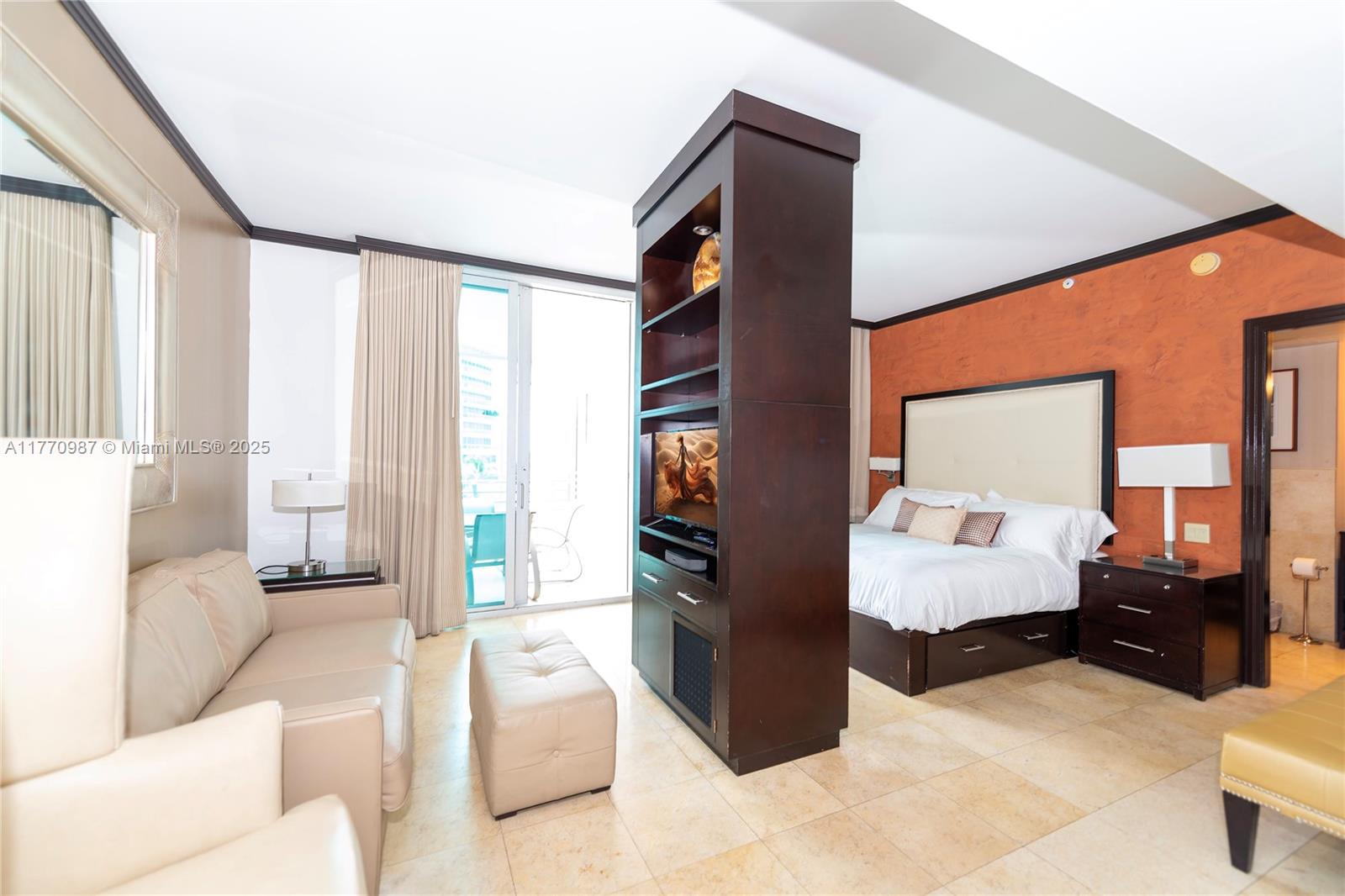 1437 Collins Ave PH23