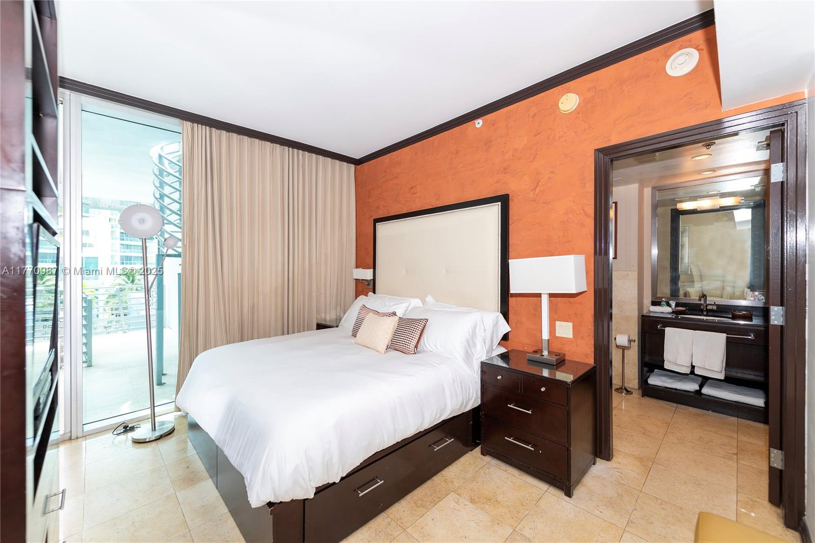1437 Collins Ave PH23