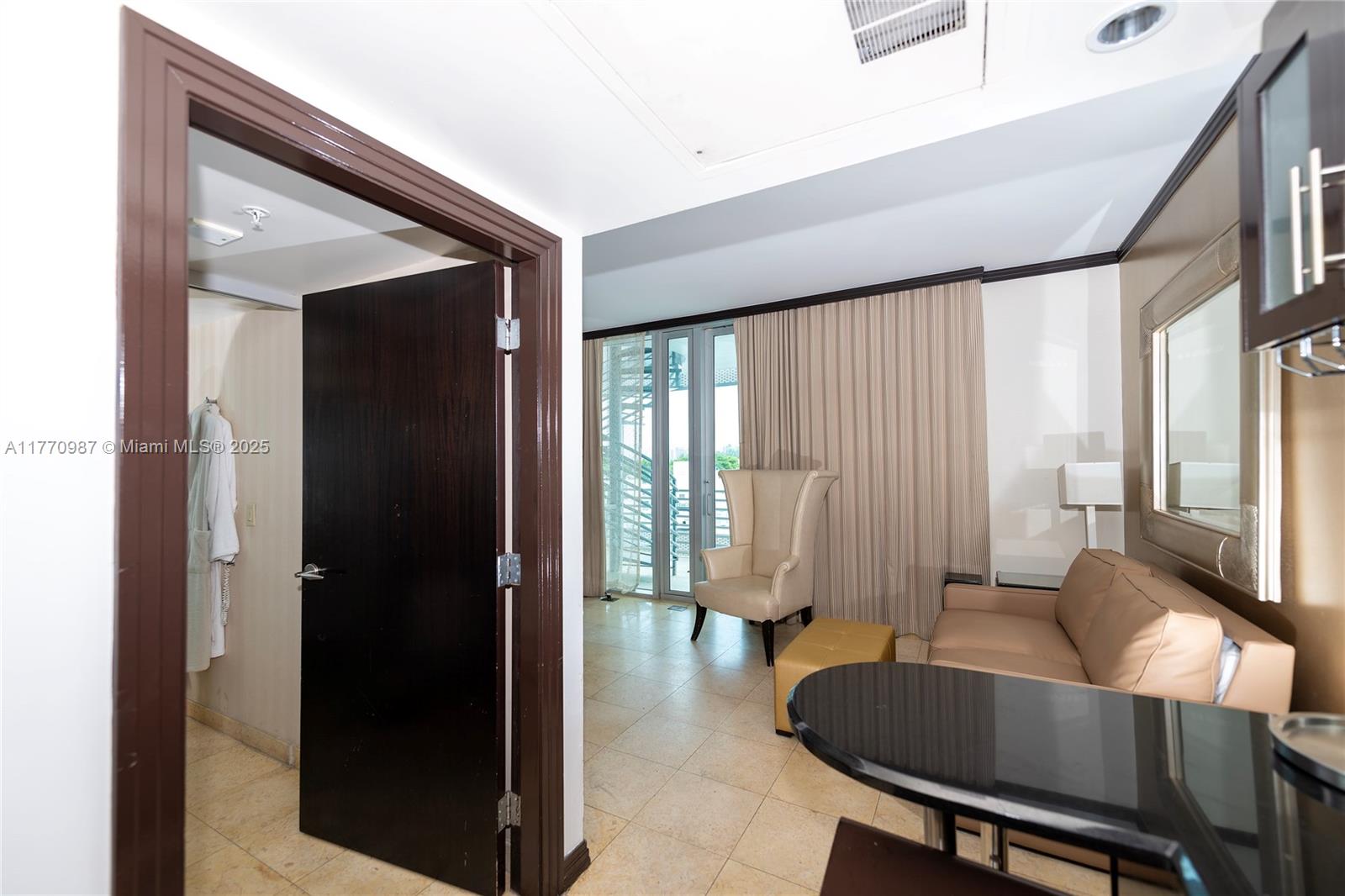 DE SOLEIL S BCH RESIDENTI - Residential