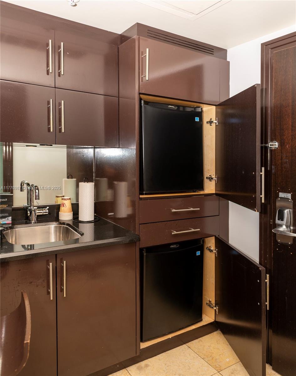 DE SOLEIL S BCH RESIDENTI - Residential