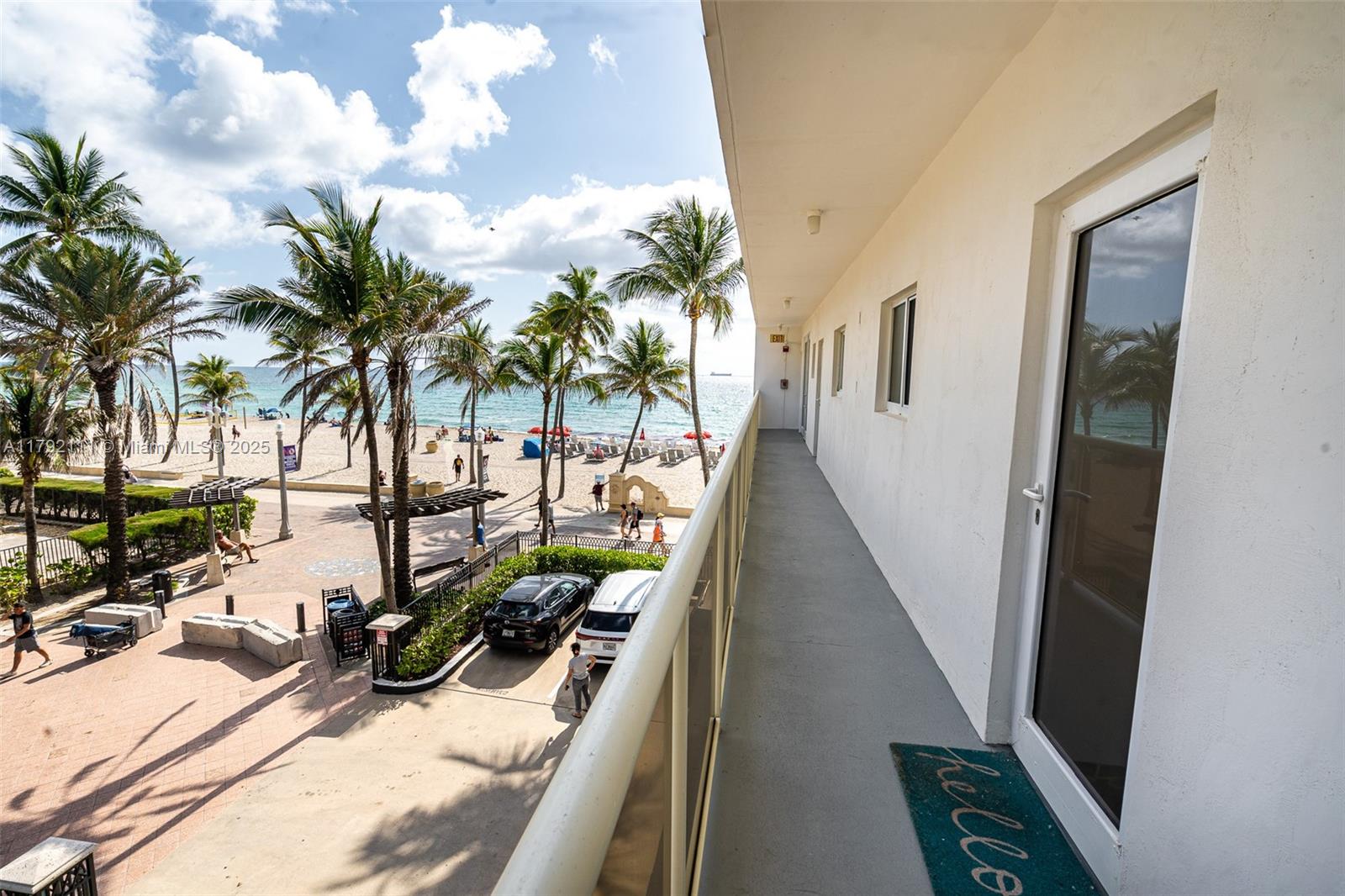 300 Pierce St 4, Hollywood, Broward County, Florida - 2 Bedrooms  
2 Bathrooms - 