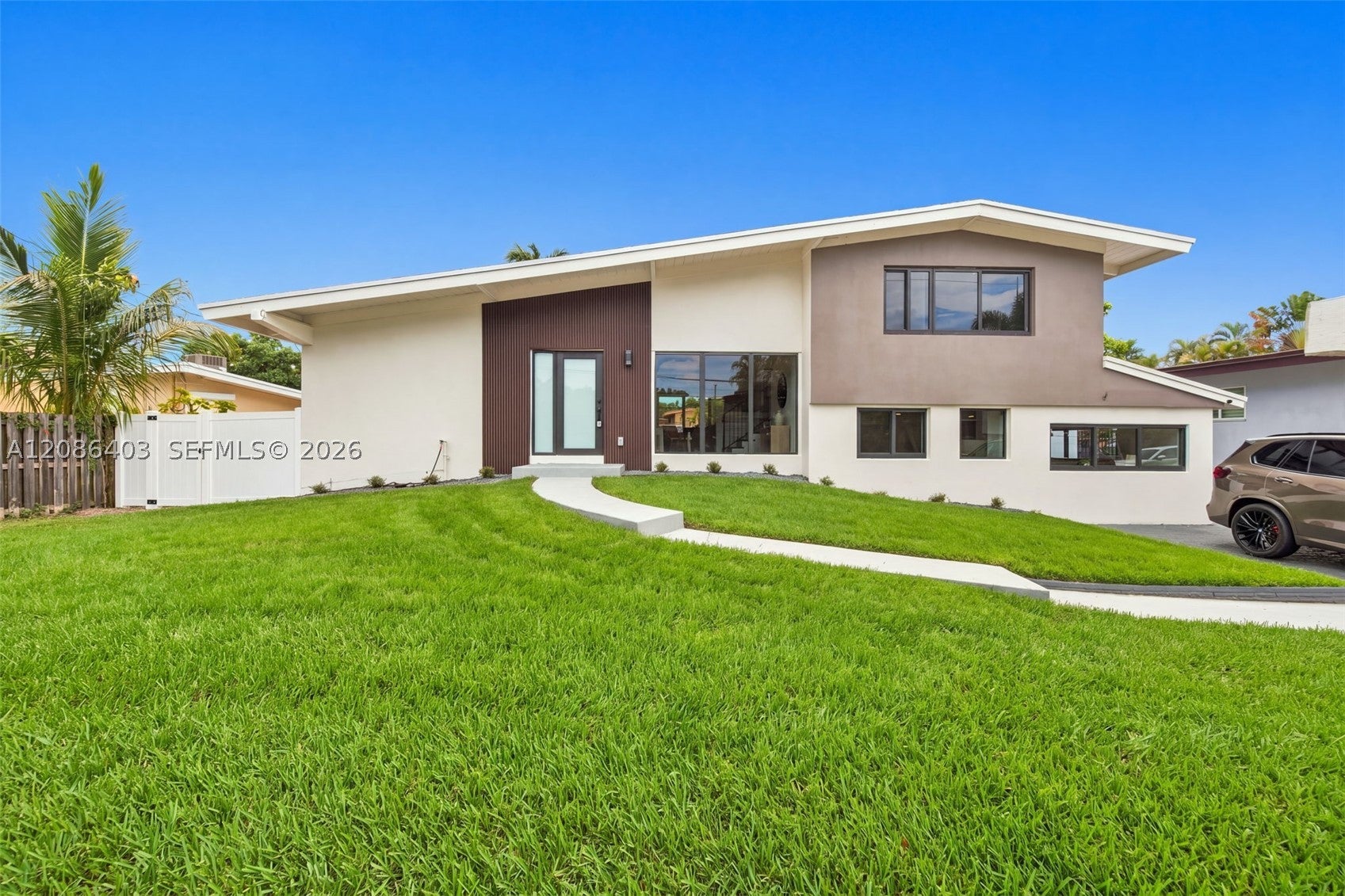 2412 Sugarloaf Ln