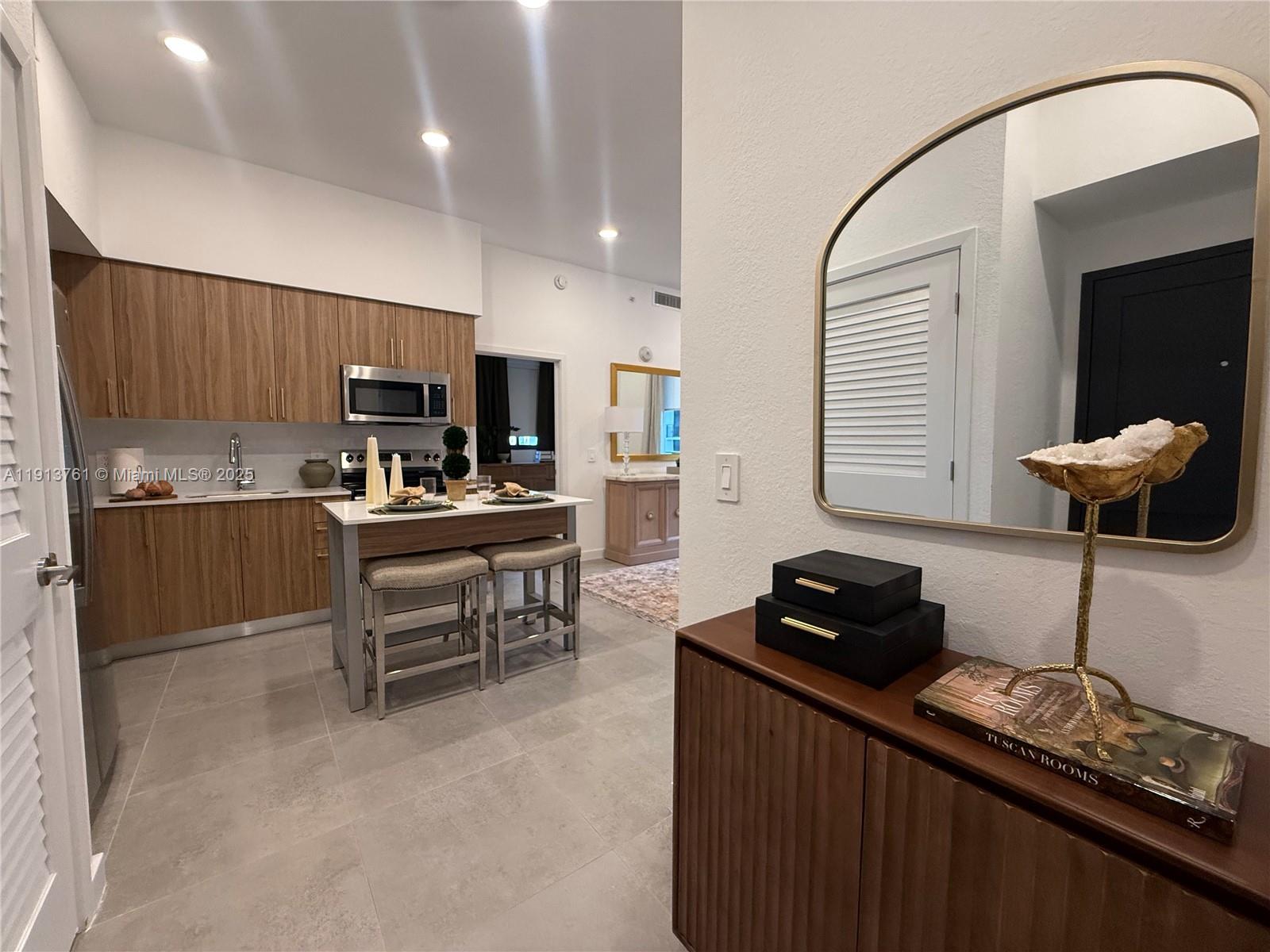 2001 Van Buren St 645