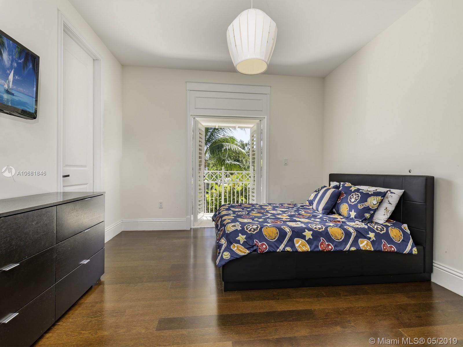 Pinecrest Manor - Residential Lease