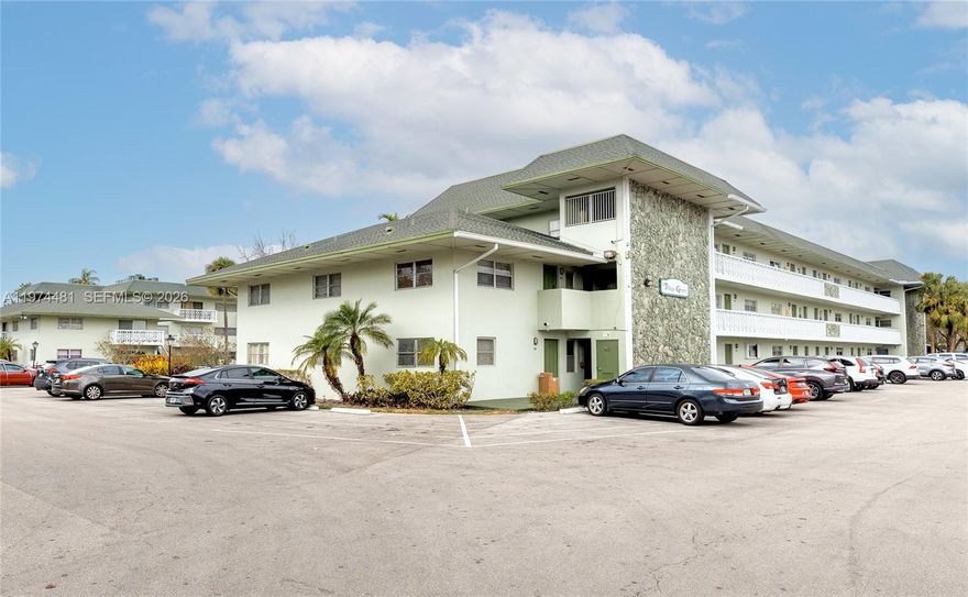 Lovely, bright, spacious apartment in plantation, 2 bed/1 full bath/full kitchen, large closets, assigned parking space, enough parking for visitors, balcony has a relaxing pool and garden view. Conveniently located, close to shopping, restaurants, all major highways ( I-95, 595,turnpike) Laundry on site, 24 hrs security cameras. Offers must include: it report, background, proof of income.