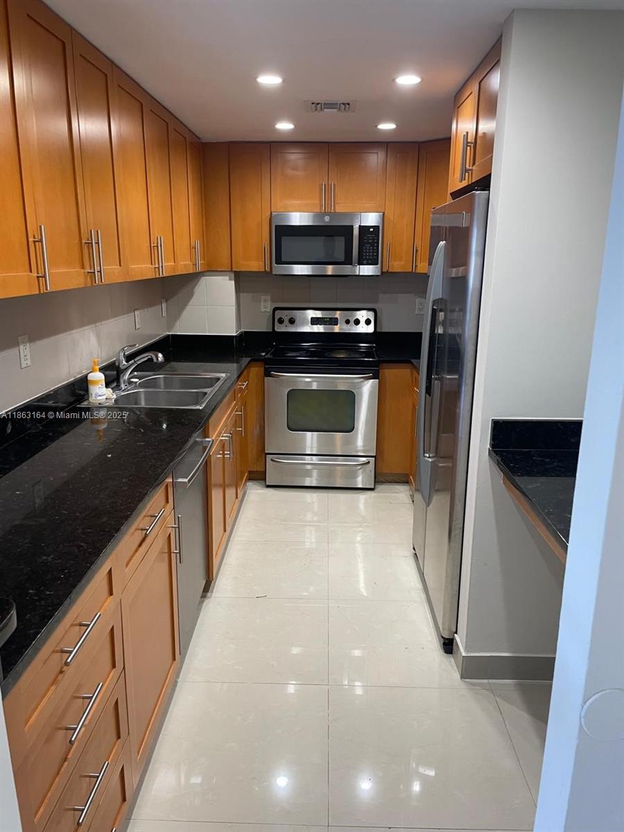 ISLAND POINTE CONDO - Residential Lease