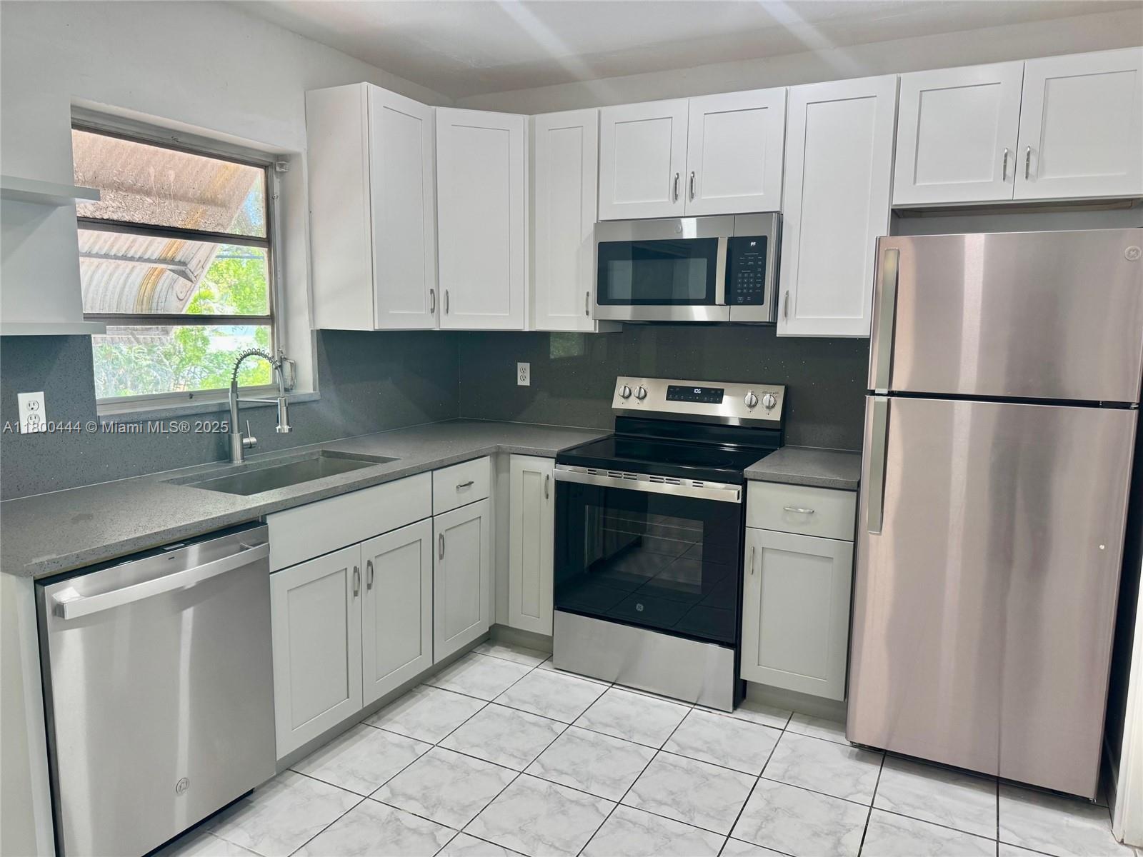 Rental Property at 1850 Arthur St 11, Hollywood, Broward County, Florida - Bedrooms: 2 
Bathrooms: 1  - $2,000 MO.