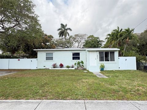 Florida Daily Rental AirBnB Single Family Home Investment Properties For Sale 204 SW 7th Ave Hallandale Beach FL 33009