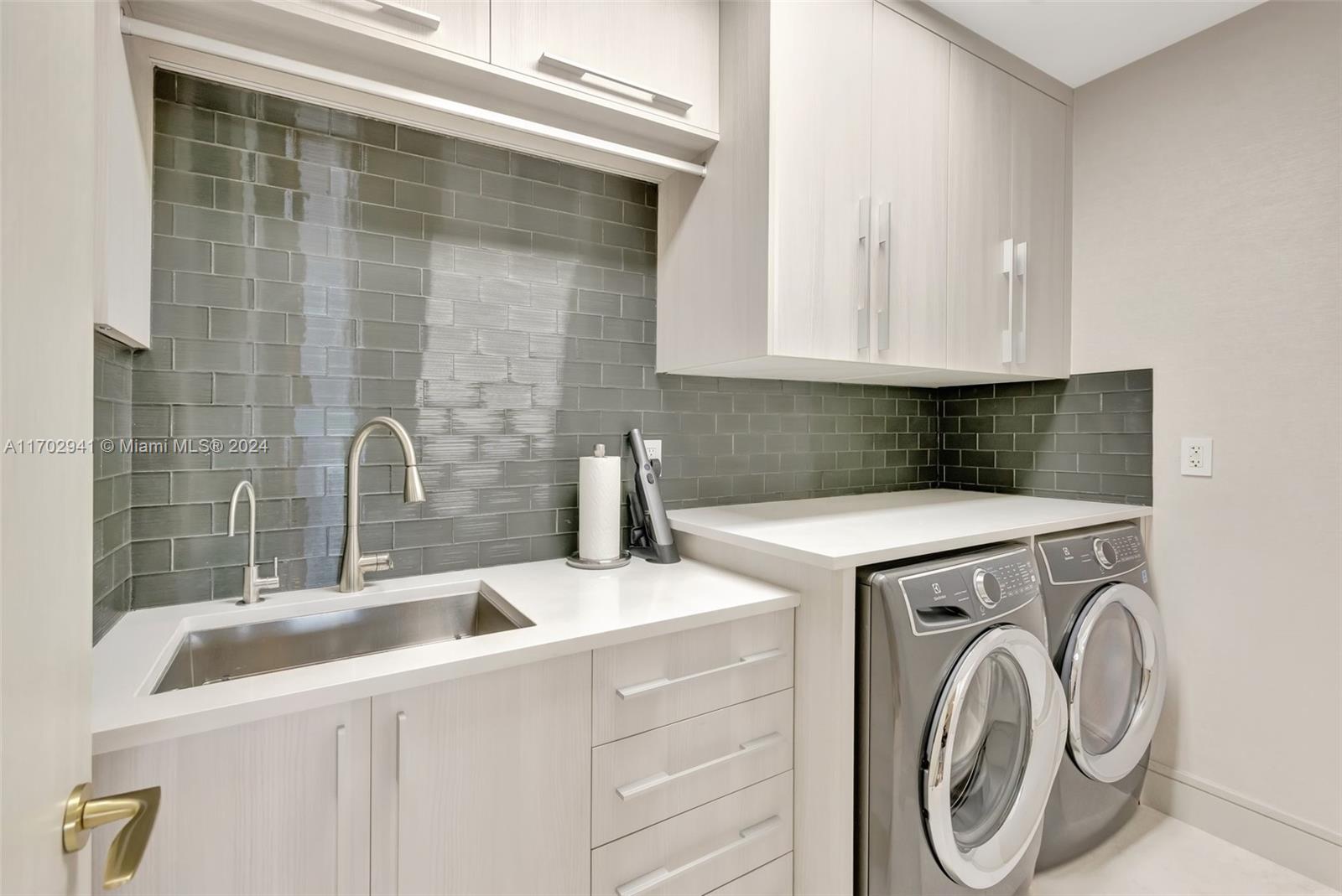 BELLINI AT WILLIAMS ISLAN - Residential