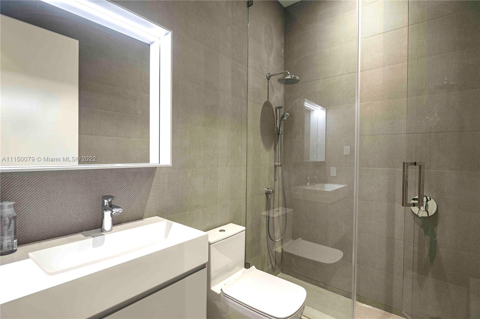 LAUDERDALE HARBORS SEC A - Residential Lease