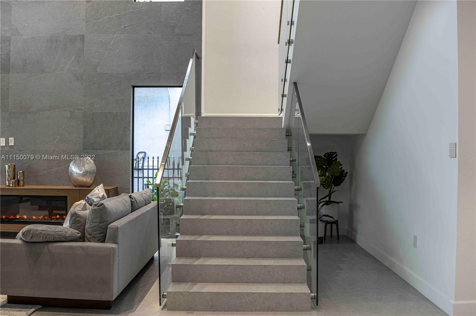 LAUDERDALE HARBORS SEC A - Residential Lease