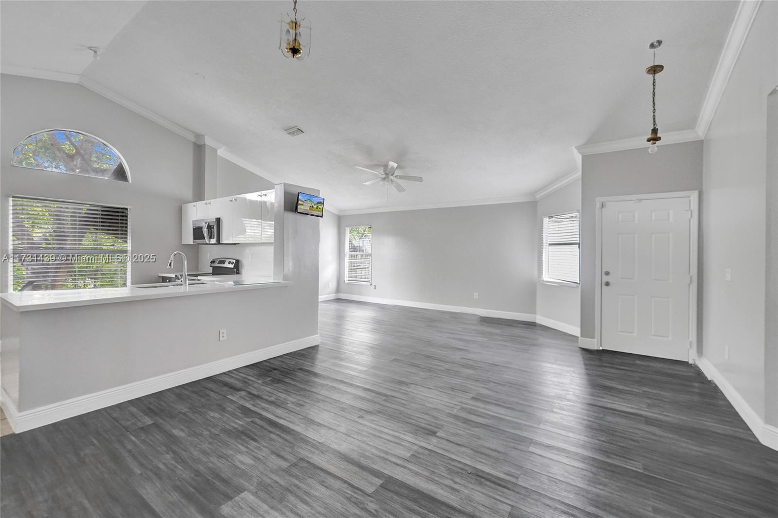 1365 W Glen Oak Rd