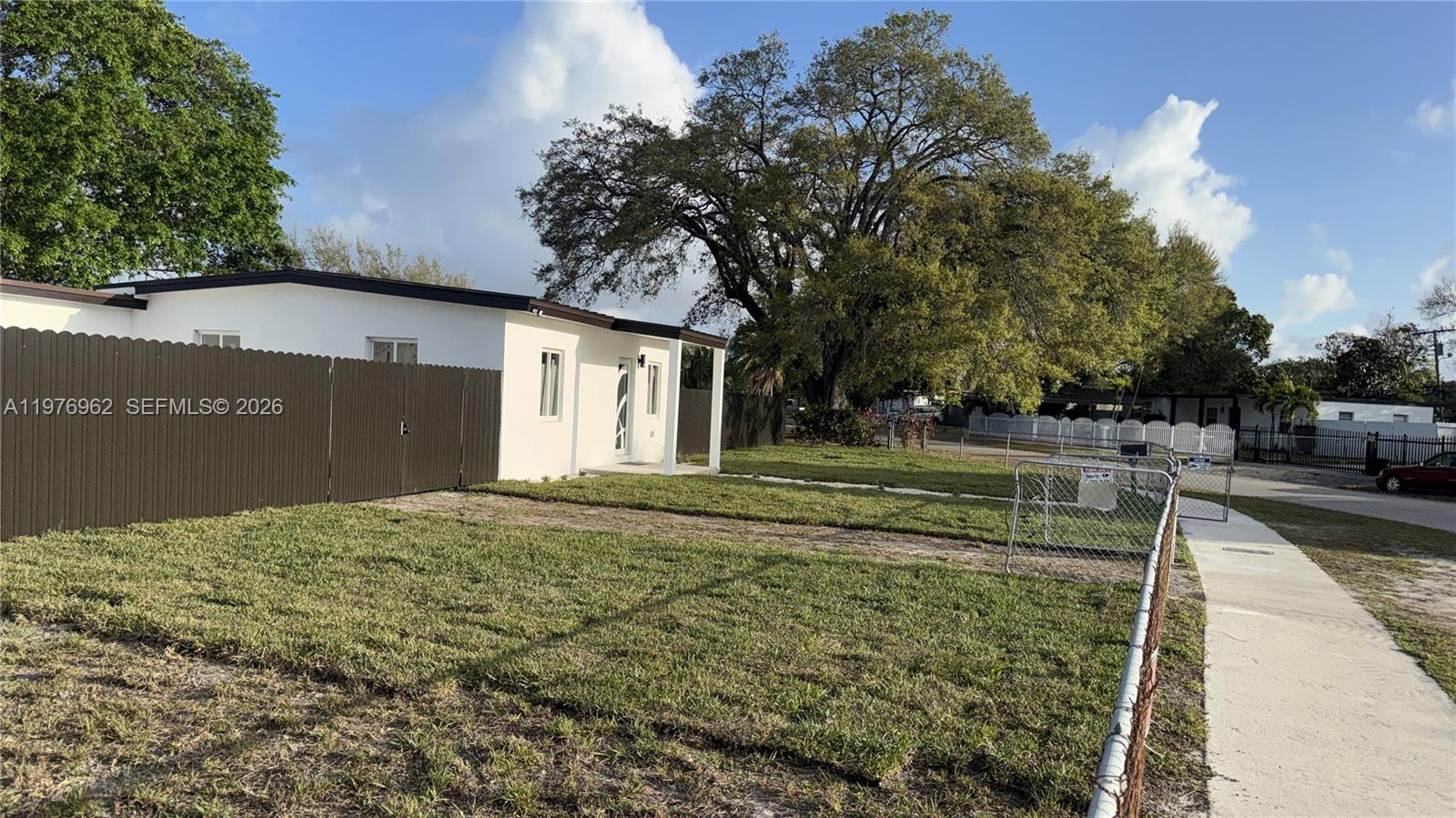 BUNCHE PARK PB 50-20 LOT 1 - Residential