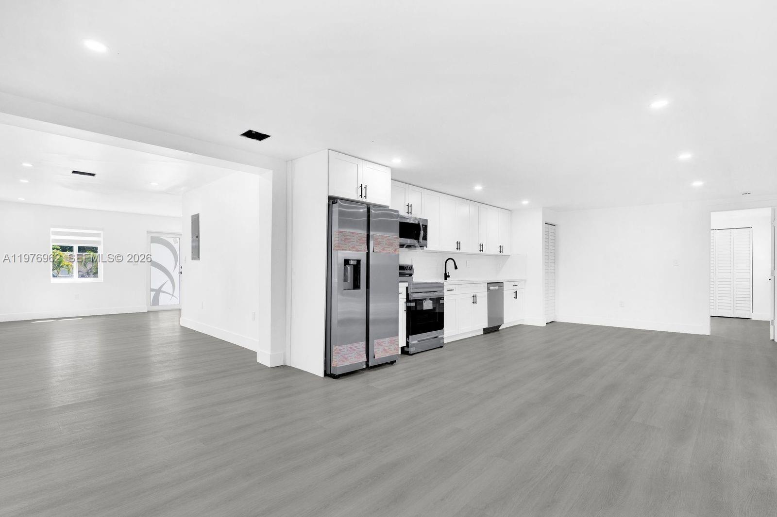 BUNCHE PARK PB 50-20 LOT 1 - Residential