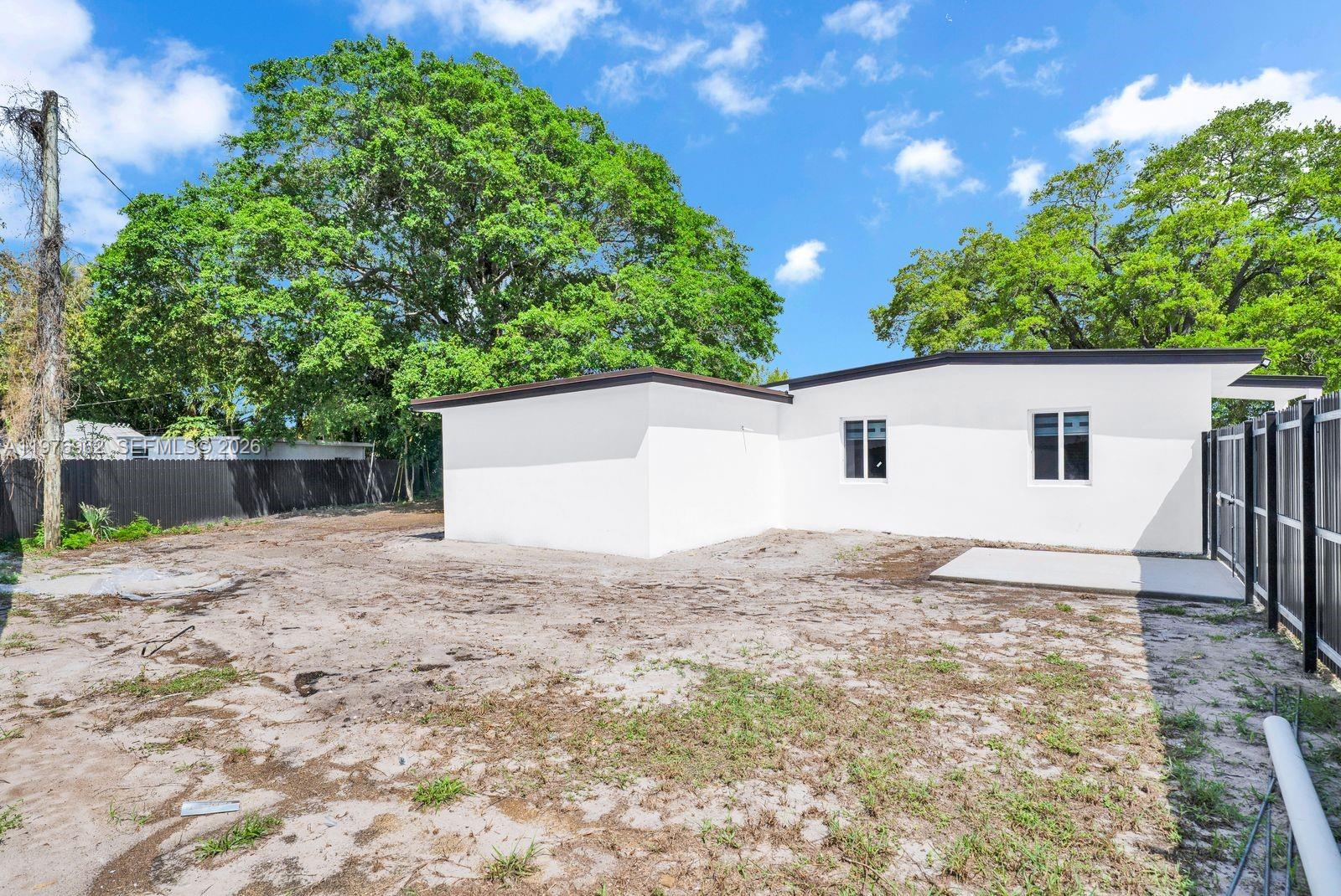 BUNCHE PARK PB 50-20 LOT 1 - Residential