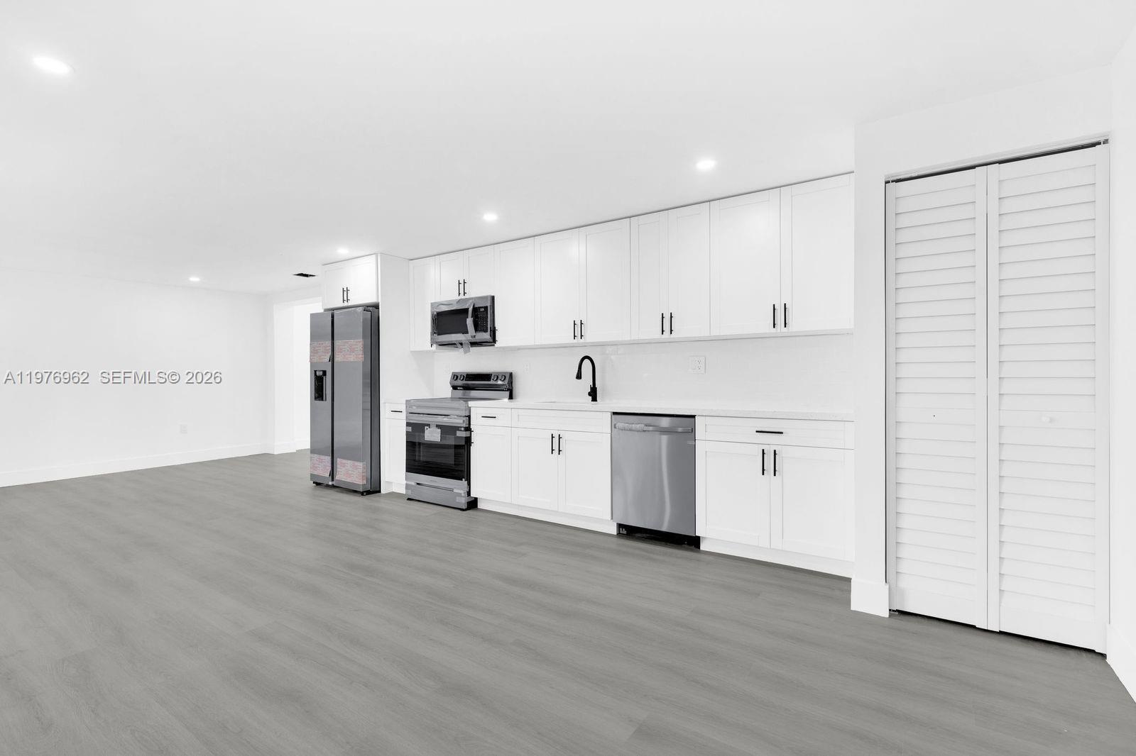 BUNCHE PARK PB 50-20 LOT 1 - Residential