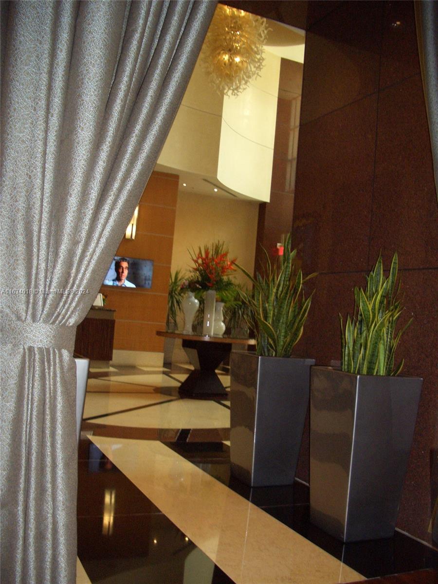 VIZCAYNE SOUTH CONDO - Residential Lease