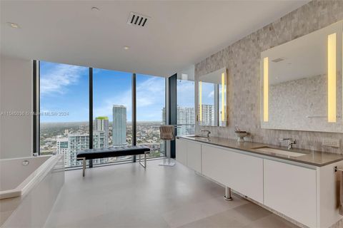 Condominium in Miami FL 68 6th St 8.jpg