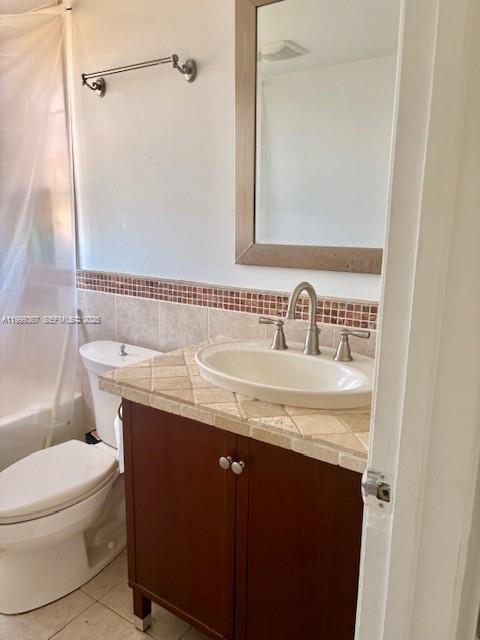 SANTA MONICA CONDOMINIUM - Residential Lease