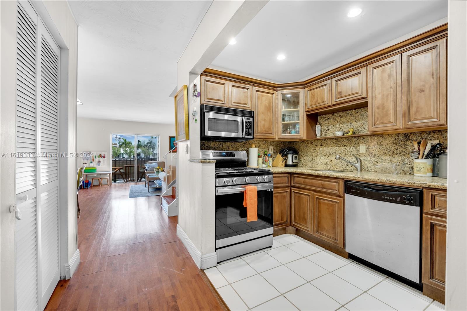 View Pinecrest, FL 33156 condo